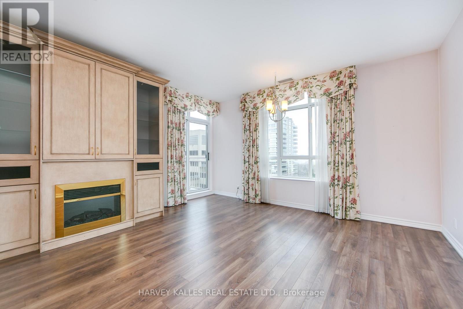 903 - 1 DEER PARK CRESCENT — photo 8
