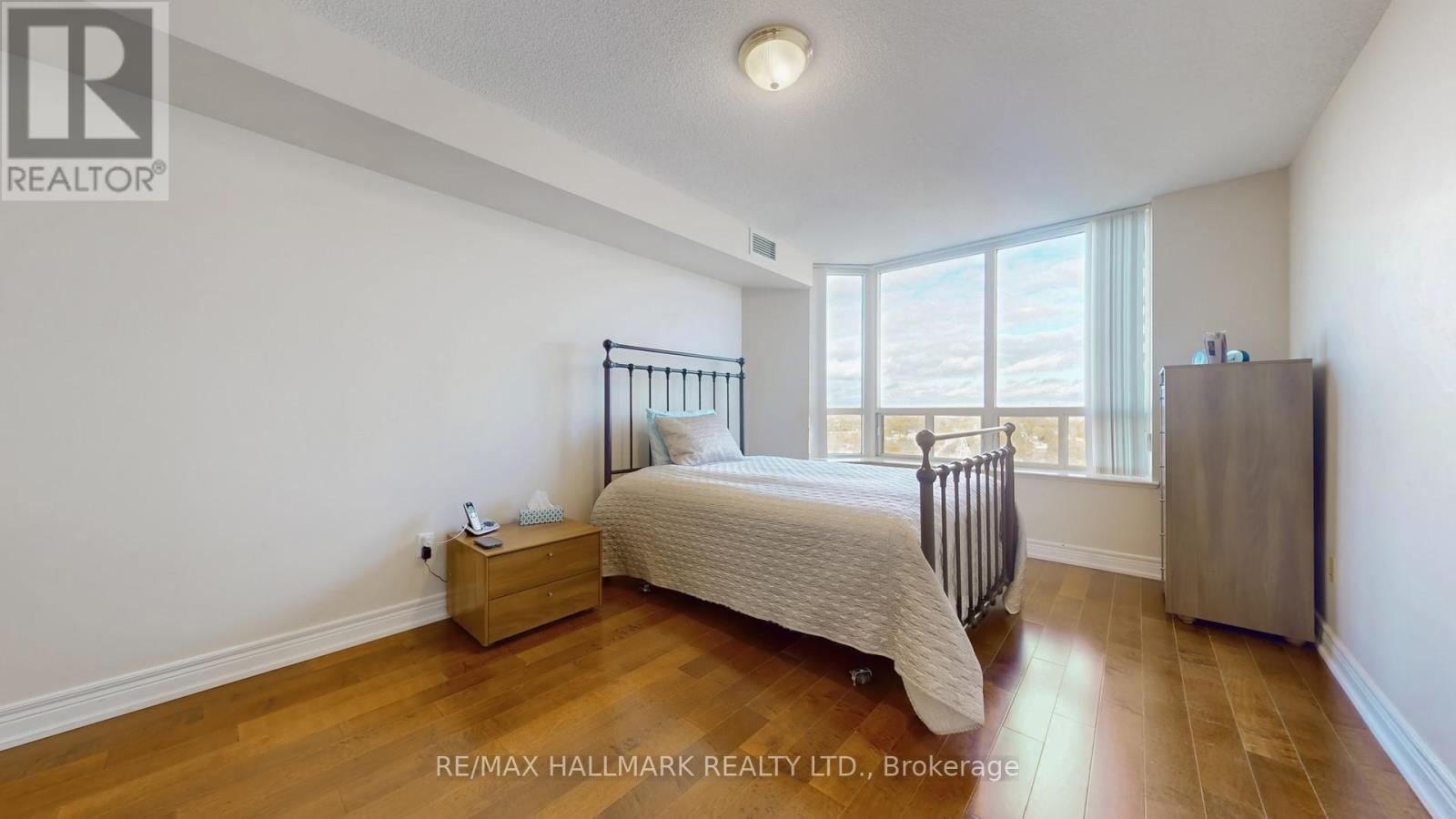 #1610 89 SKYMARK DRIVE - 16