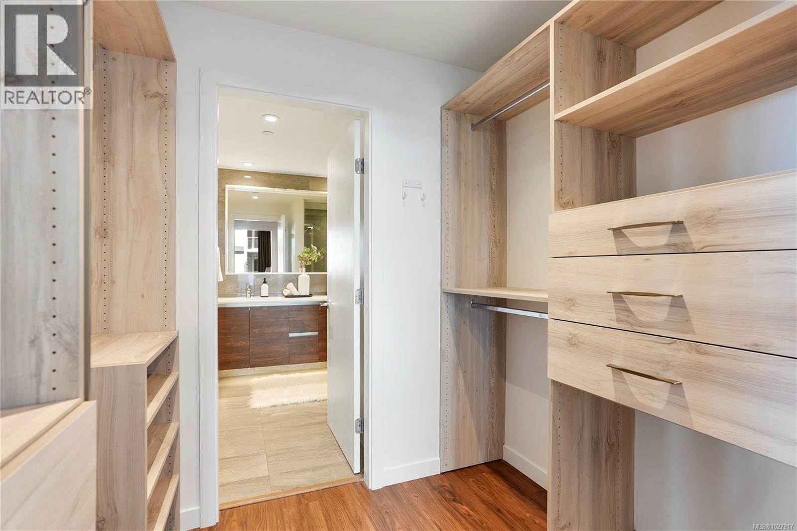 201 369 Tyee Road, Victoria