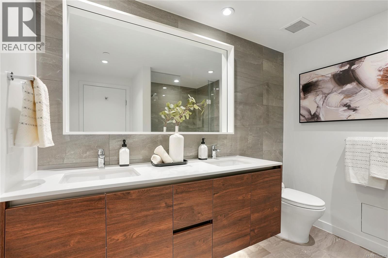 201 369 Tyee Road, Victoria