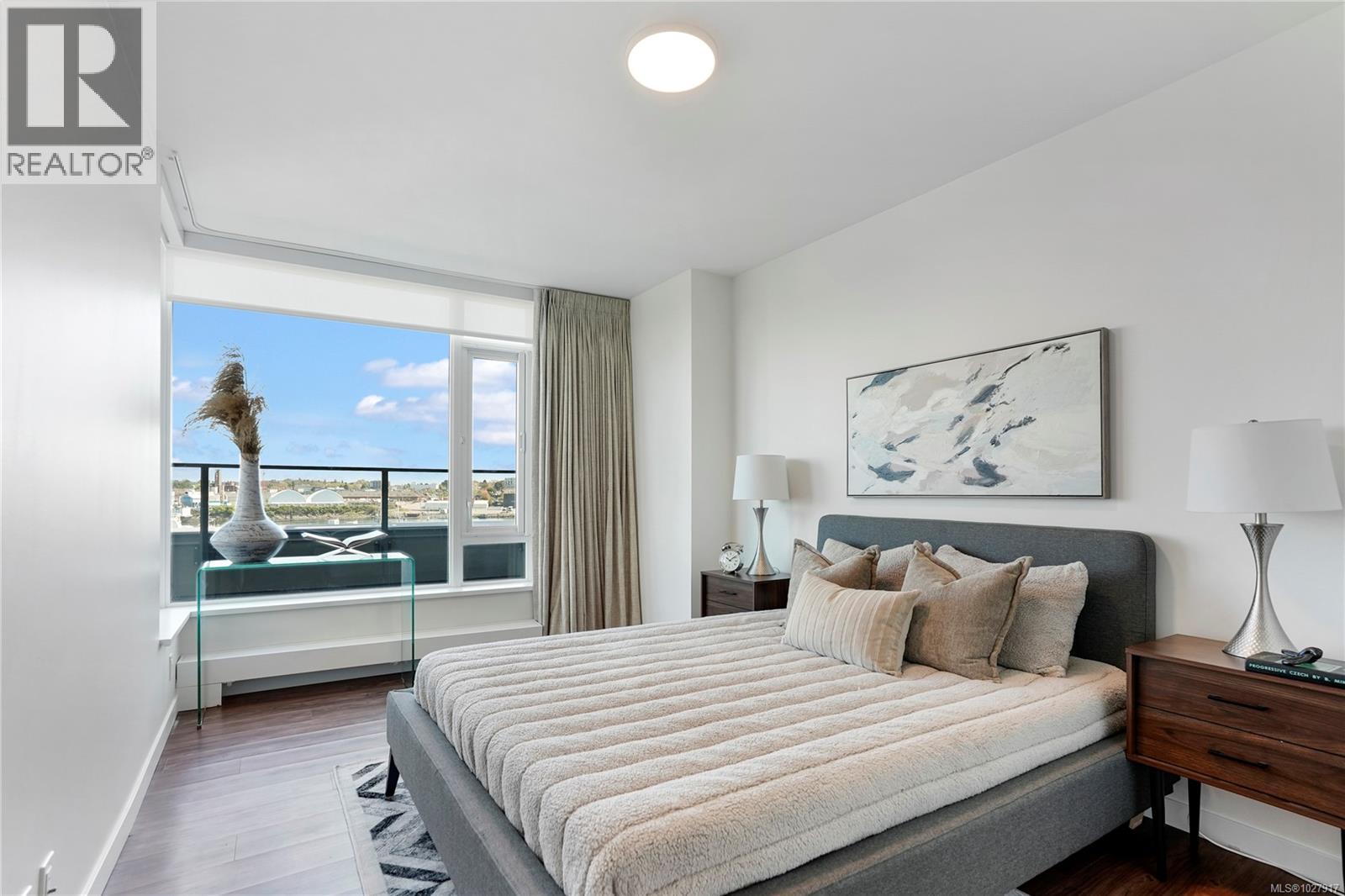 201 369 Tyee Road, Victoria