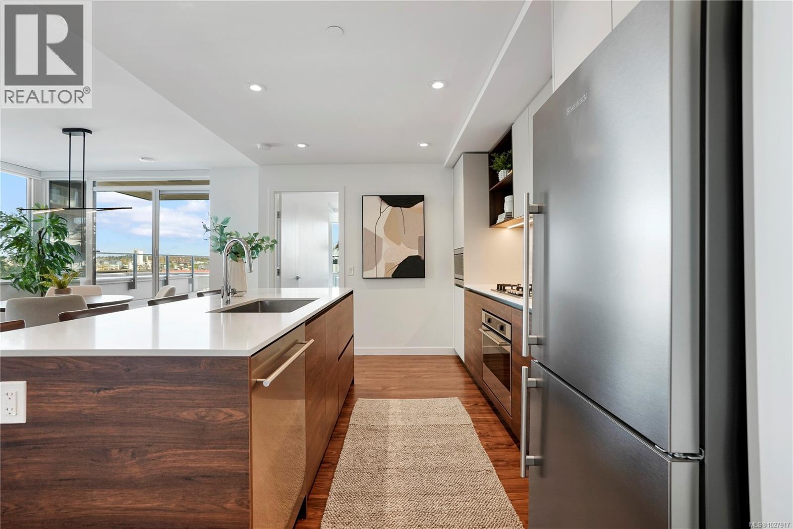 201 369 Tyee Road, Victoria