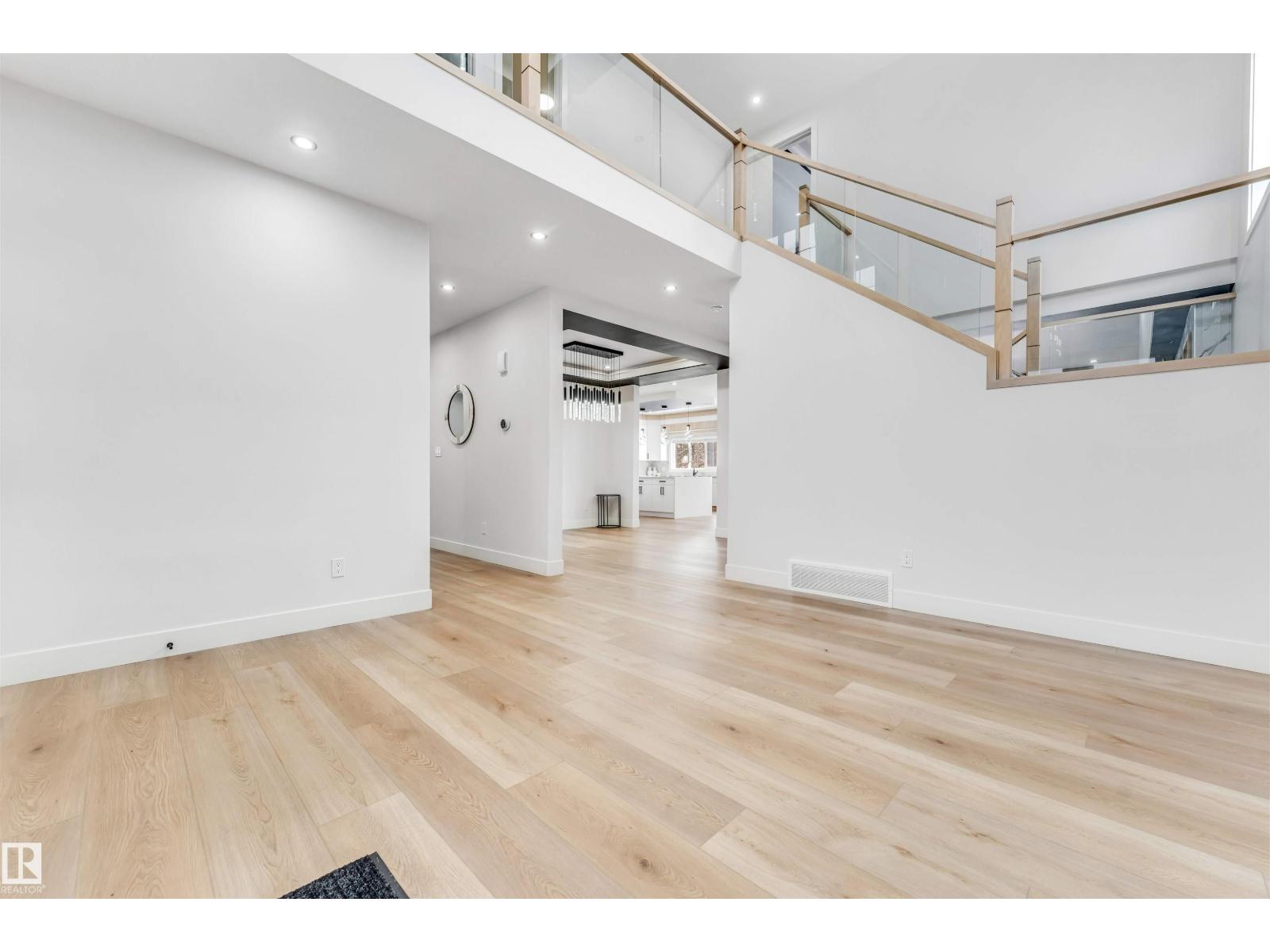 304 33 AV NW, Edmonton