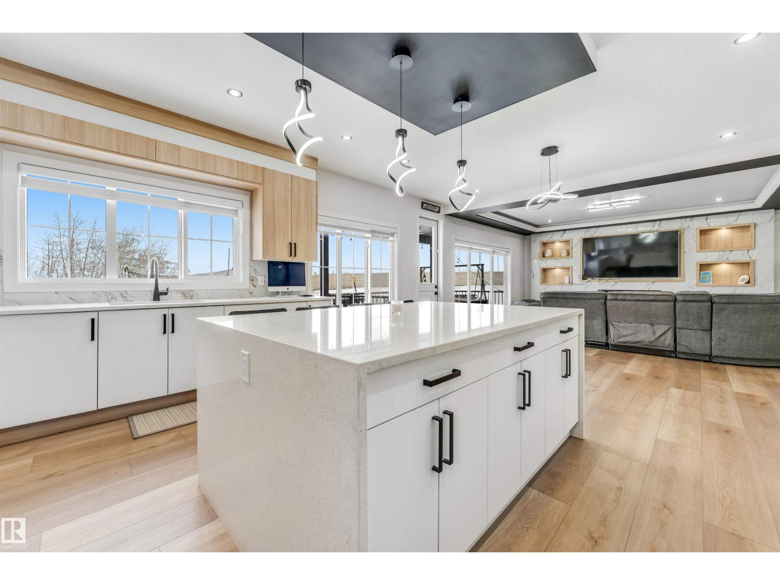 304 33 AV NW, Edmonton