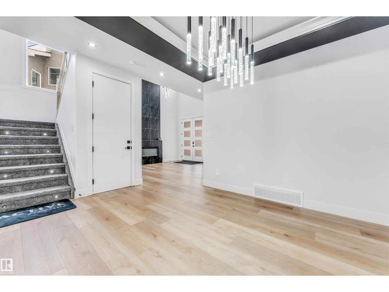 304 33 AV NW, Edmonton