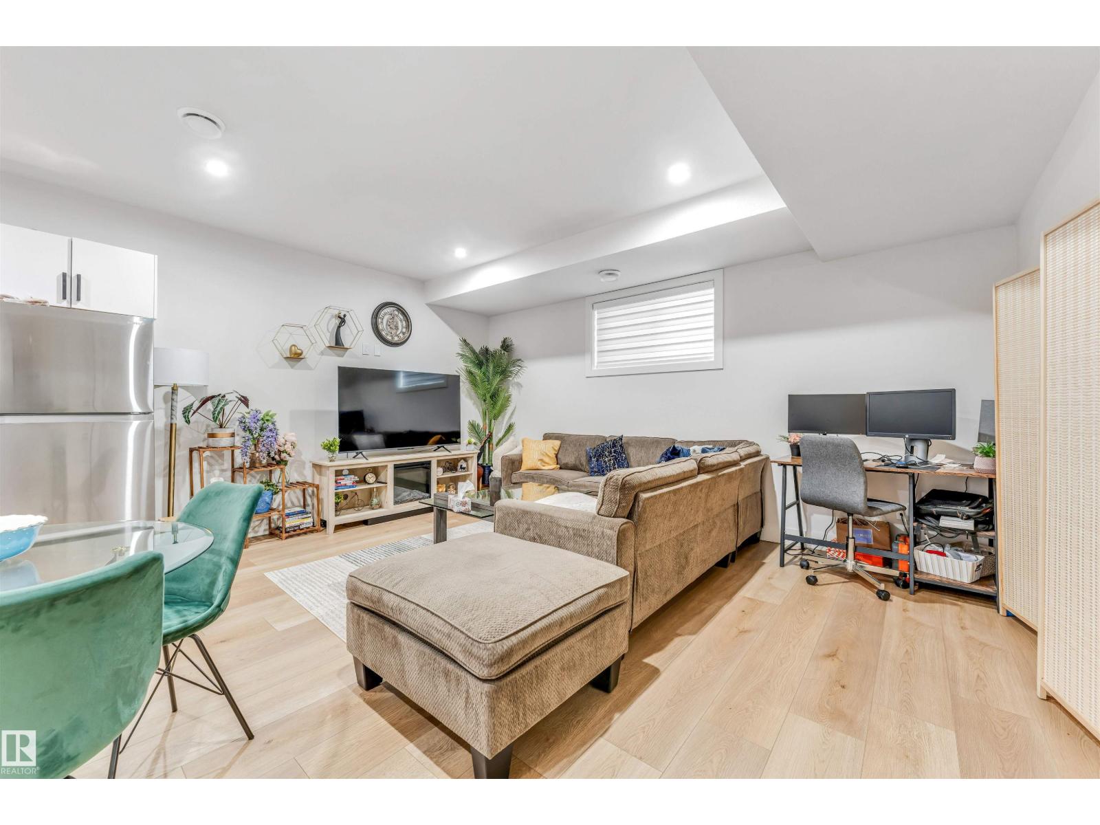 304 33 AV NW, Edmonton