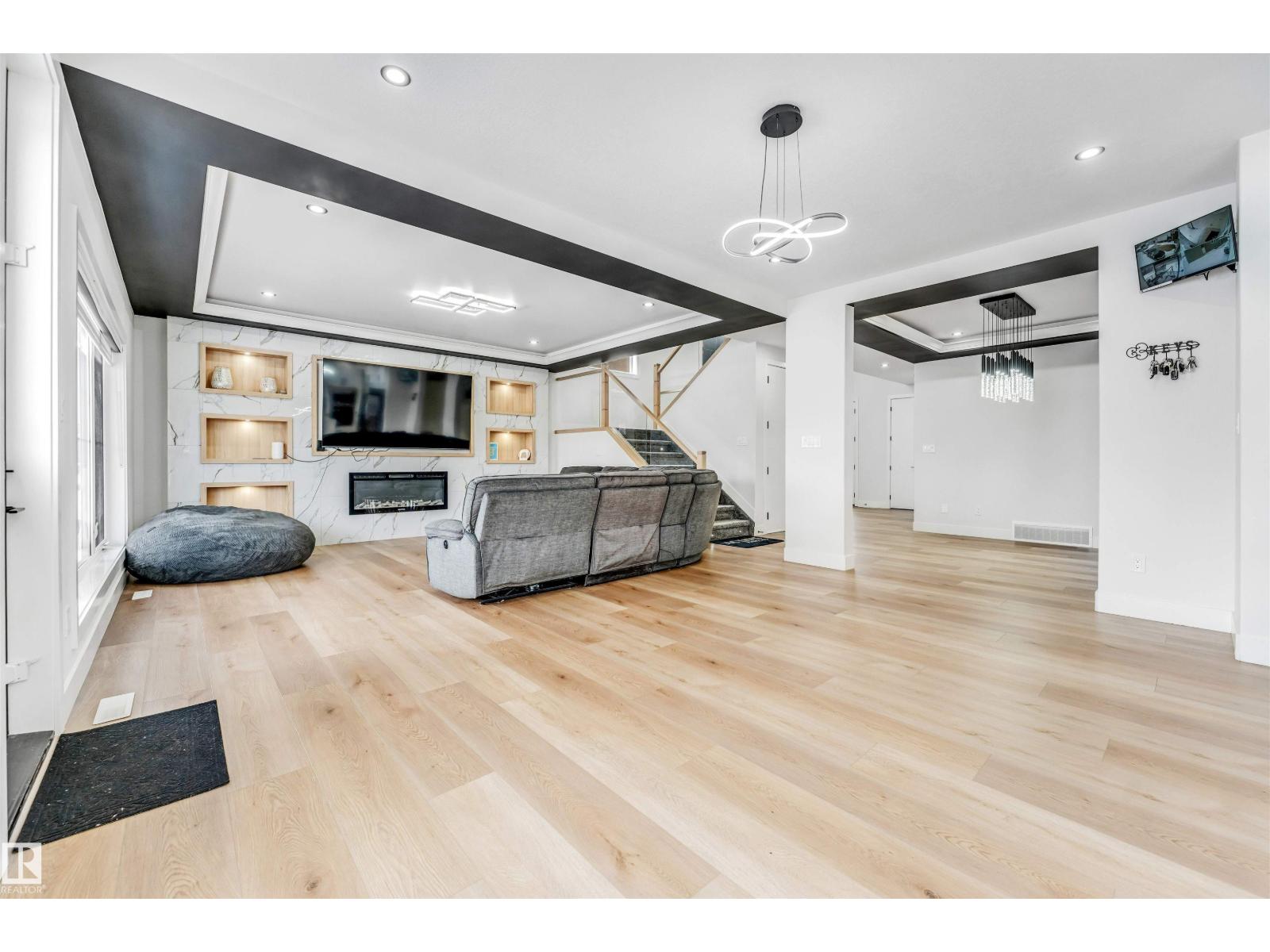 304 33 AV NW, Edmonton