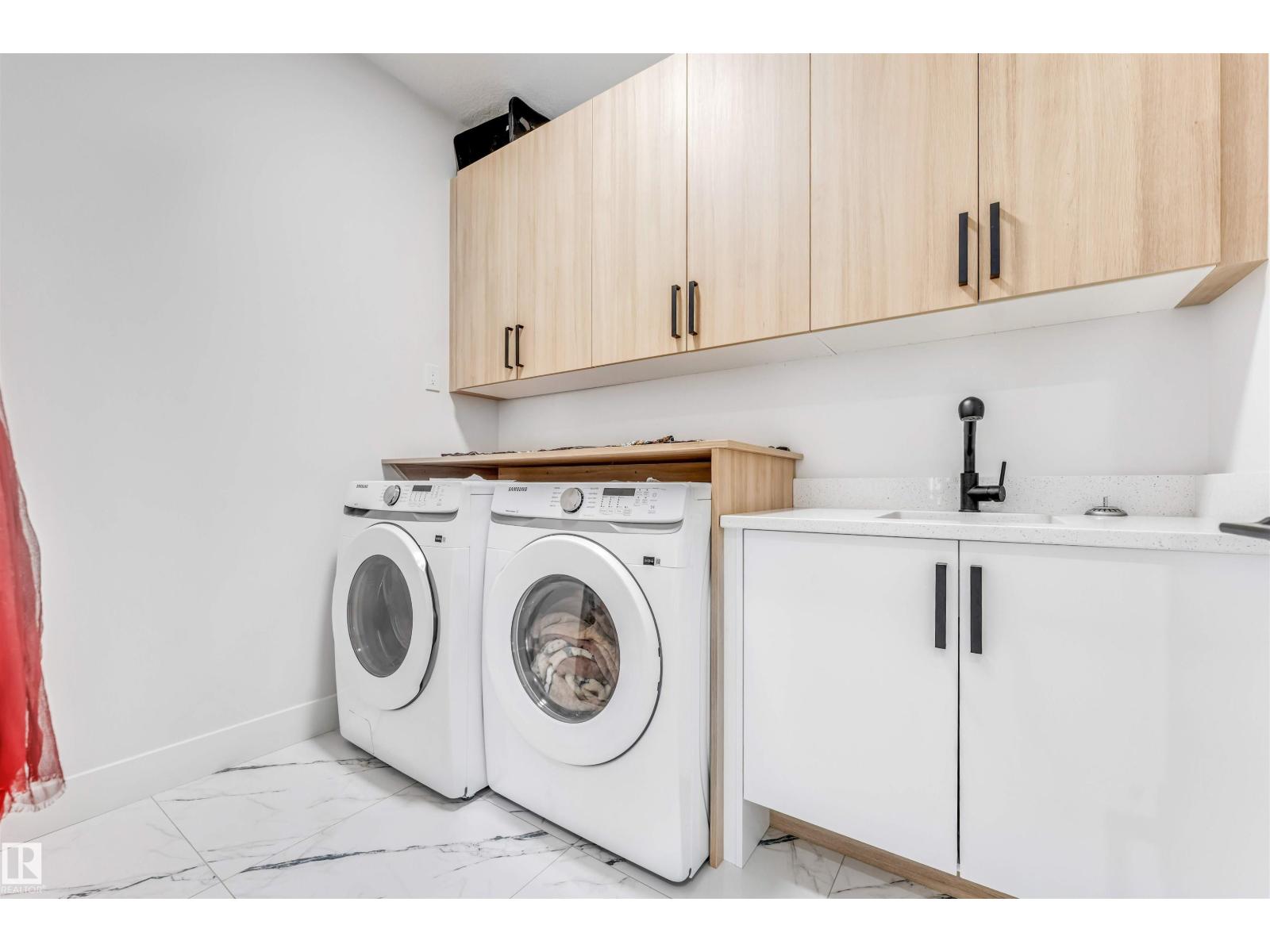 304 33 AV NW, Edmonton