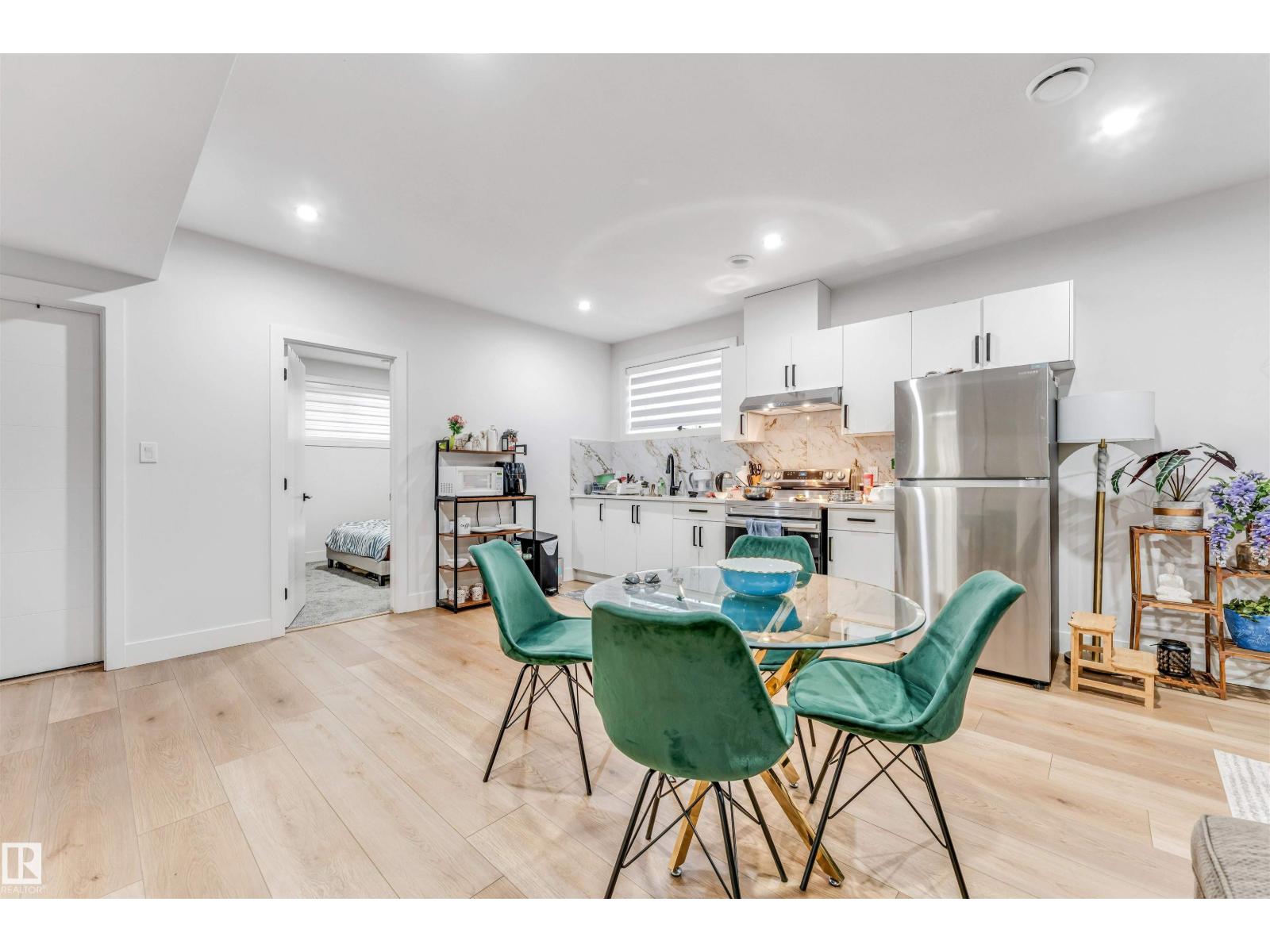 304 33 AV NW, Edmonton