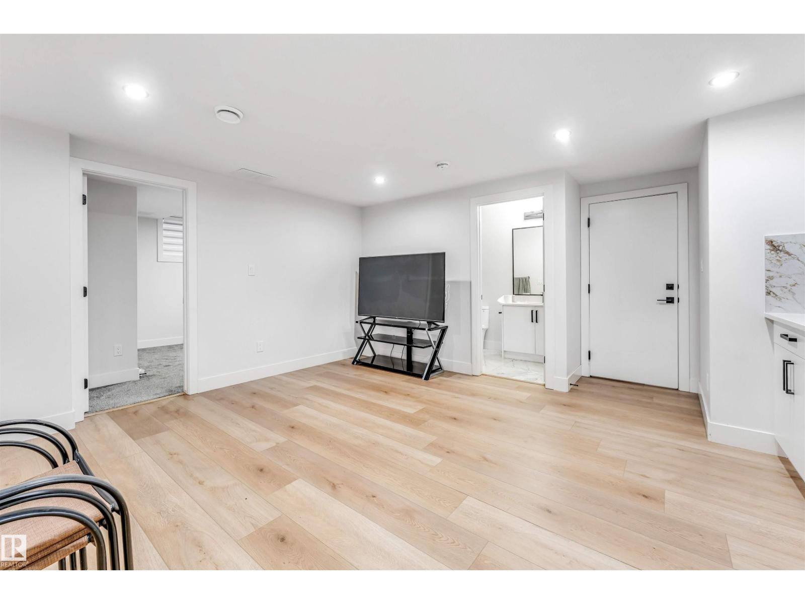 304 33 AV NW, Edmonton