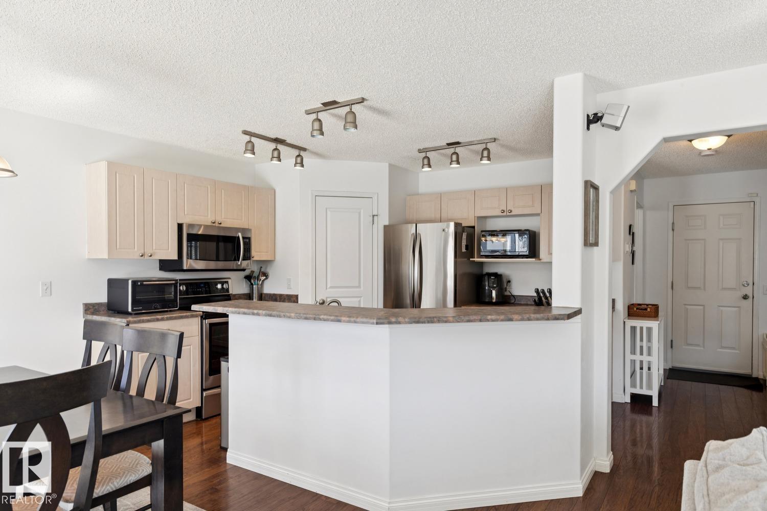 3219 30 AV NW, Edmonton