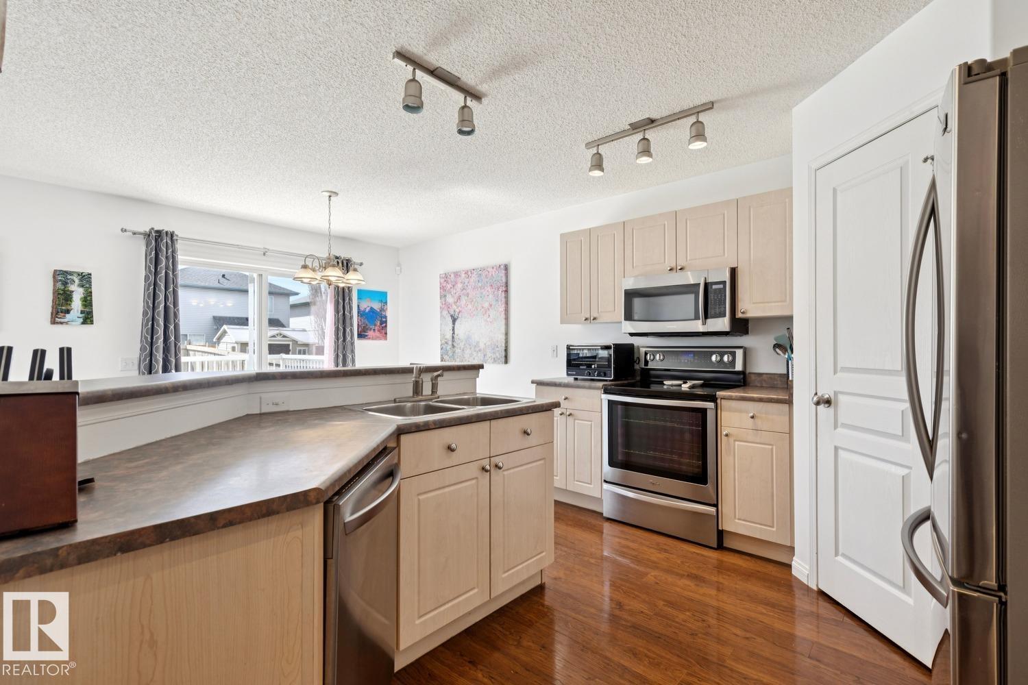 3219 30 AV NW, Edmonton