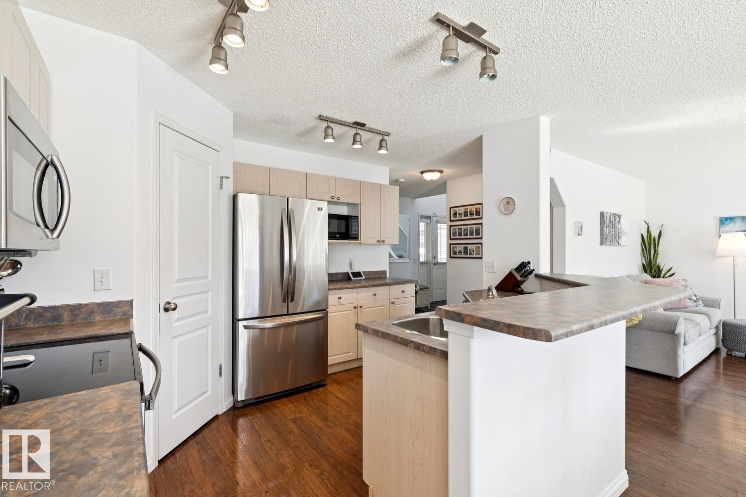 3219 30 AV NW, Edmonton