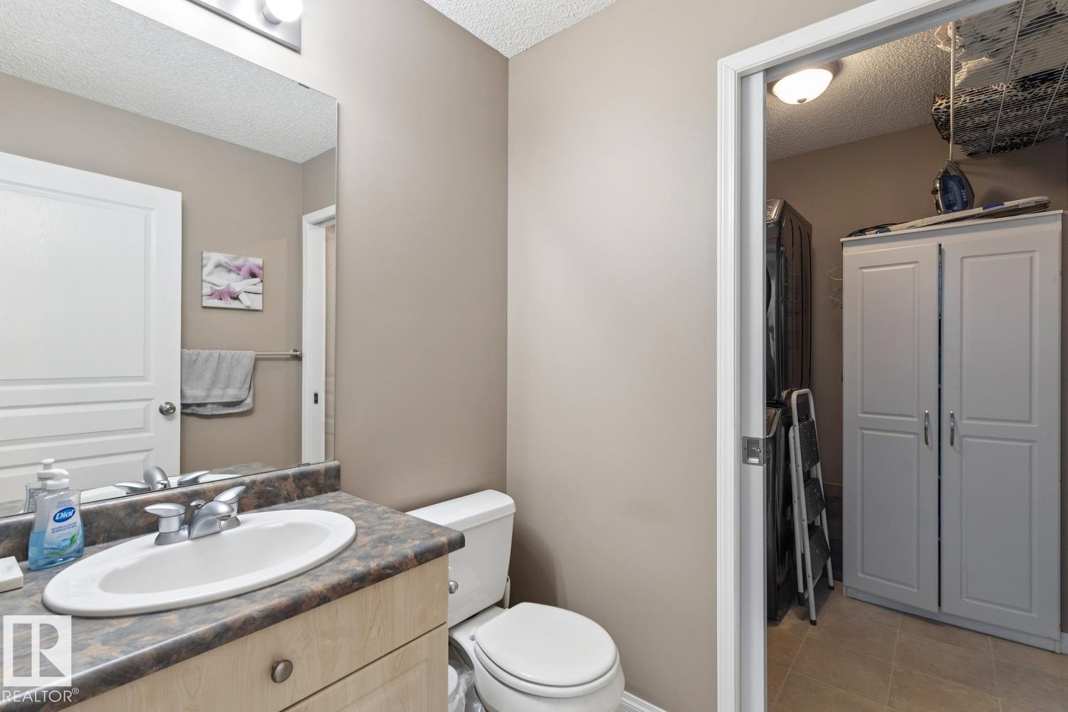 3219 30 AV NW, Edmonton