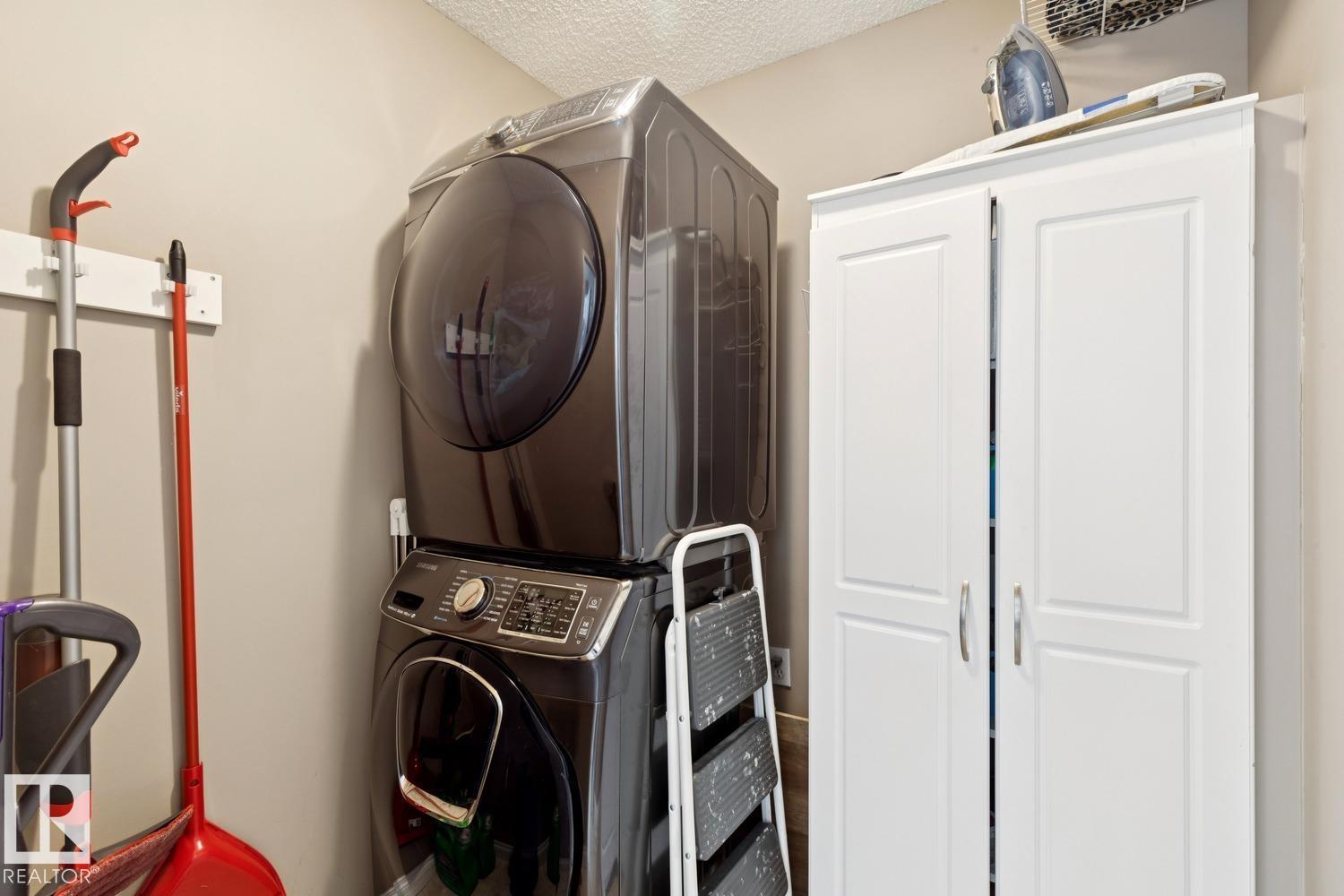 3219 30 AV NW, Edmonton