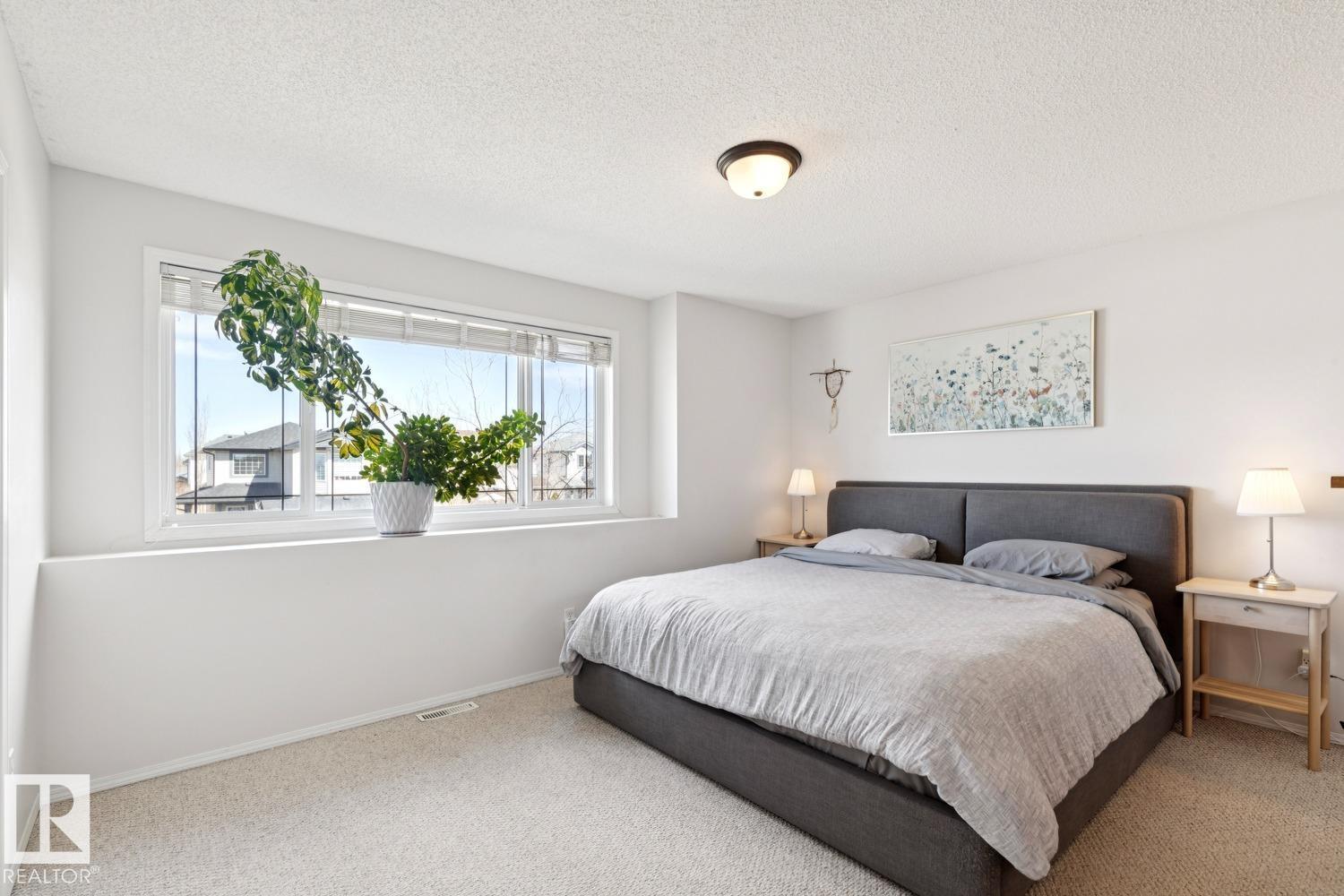 3219 30 AV NW, Edmonton