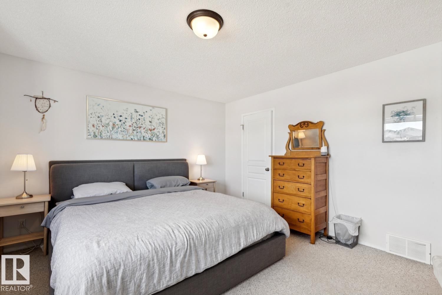 3219 30 AV NW, Edmonton