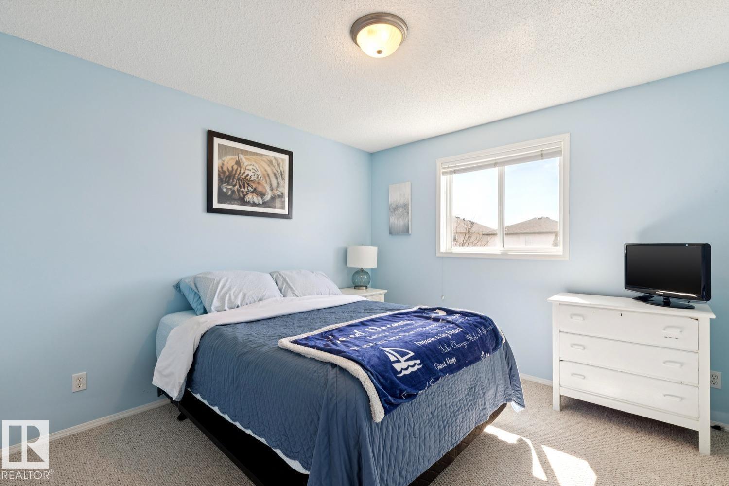 3219 30 AV NW, Edmonton