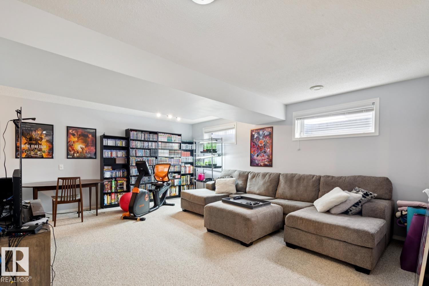 3219 30 AV NW, Edmonton