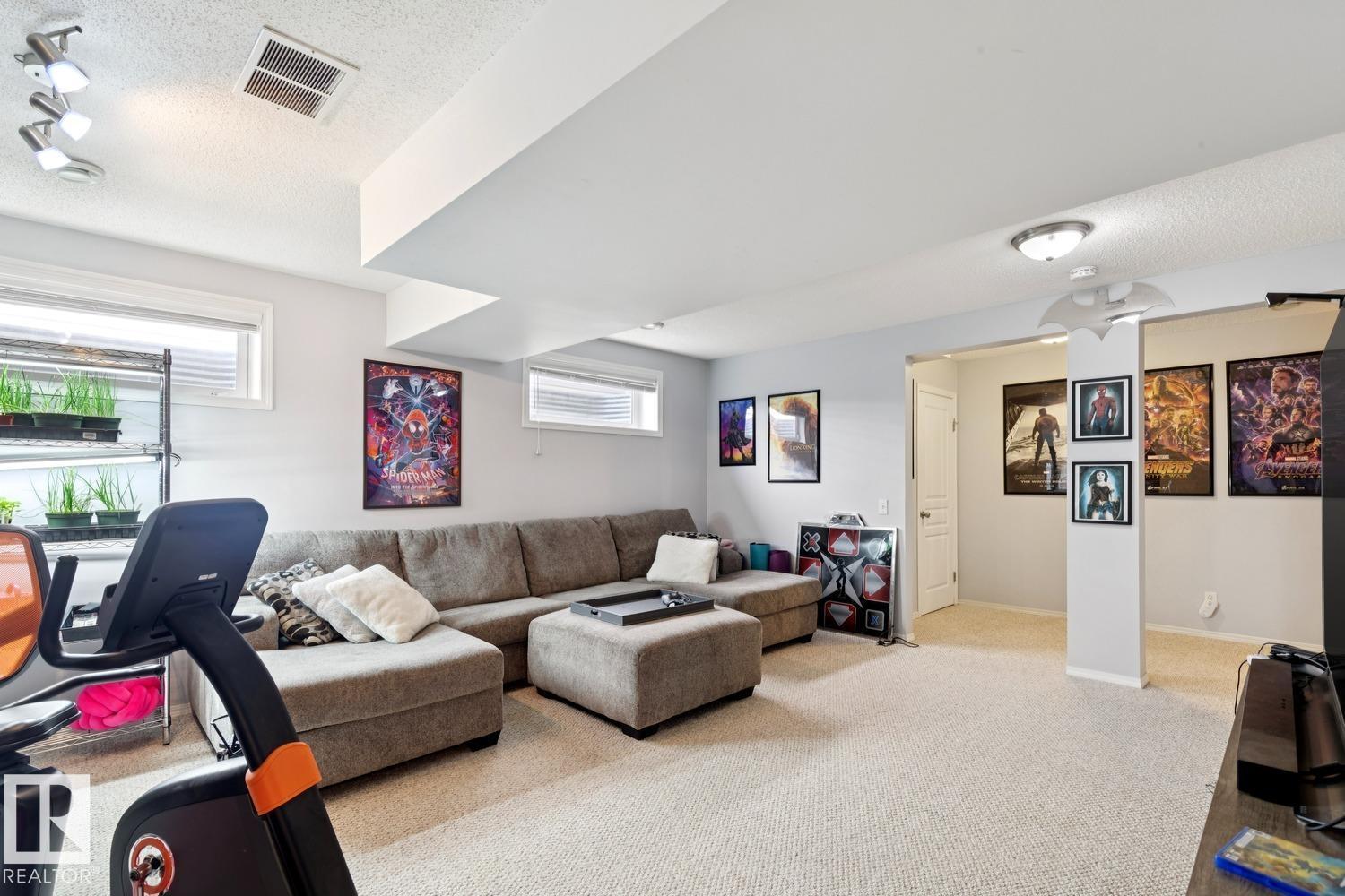 3219 30 AV NW, Edmonton