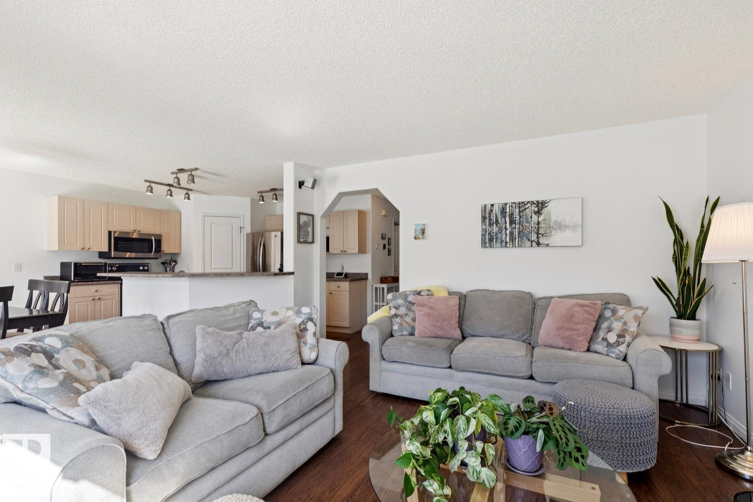 3219 30 AV NW, Edmonton