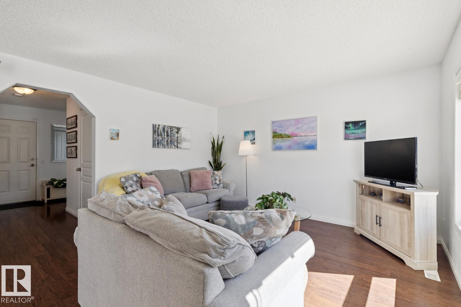 3219 30 AV NW, Edmonton