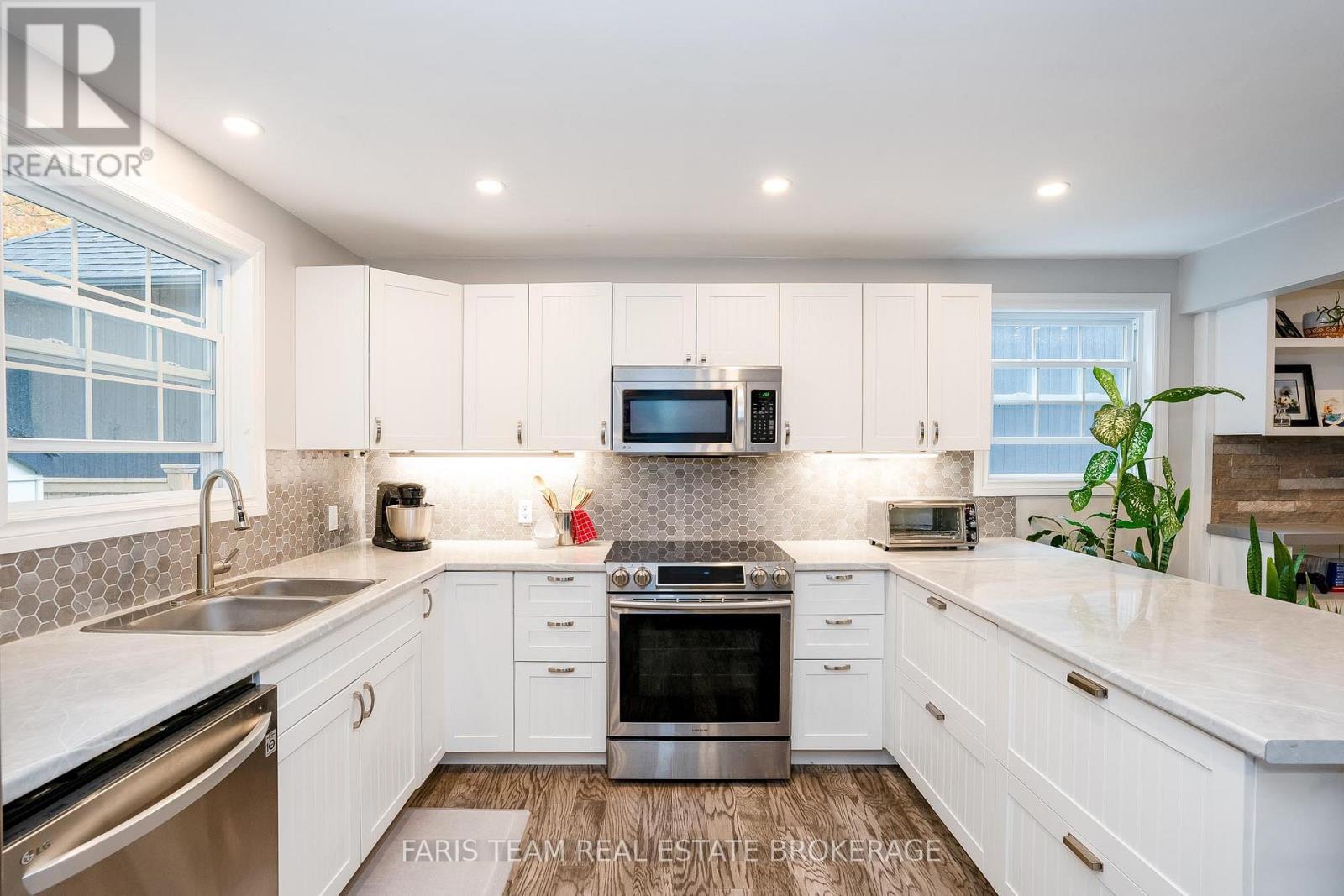 33 FRANK STREET — photo 6