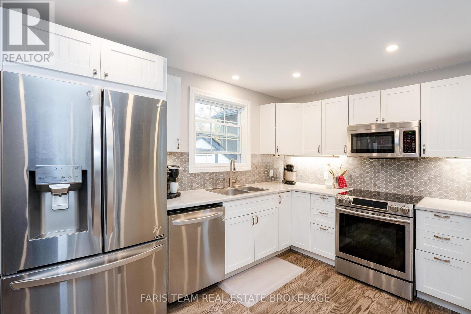 33 FRANK STREET — photo 7
