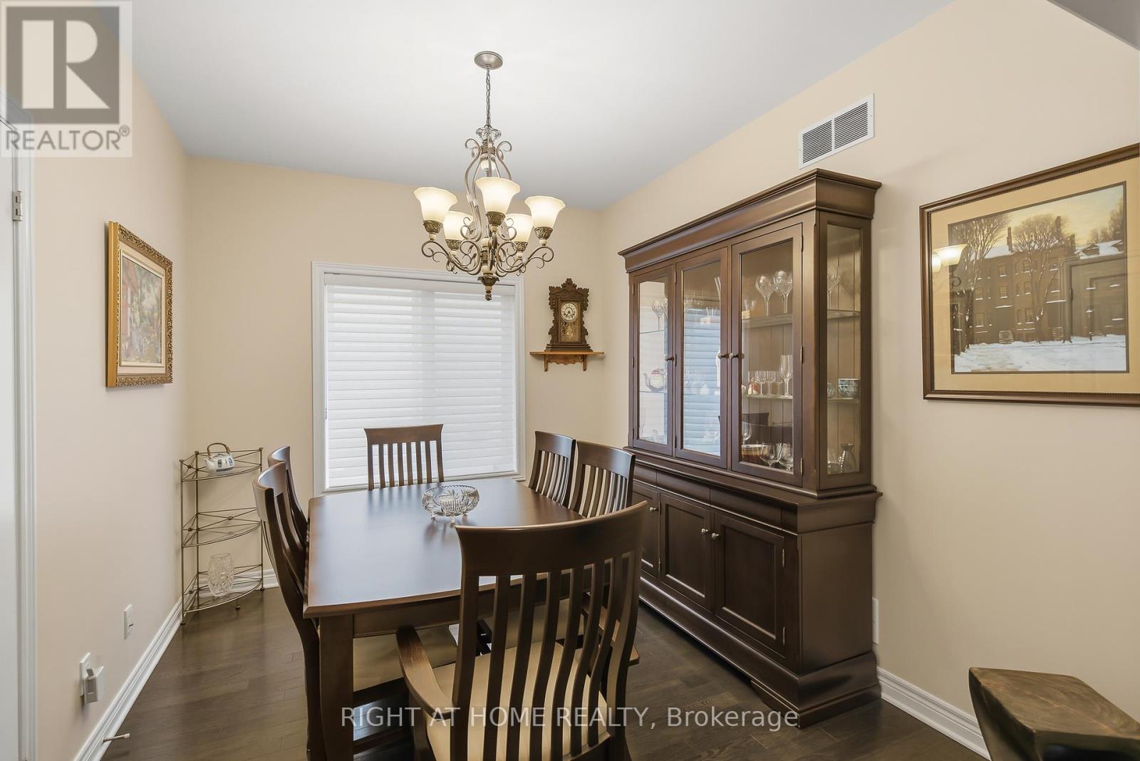 Dining room up to 12 guests