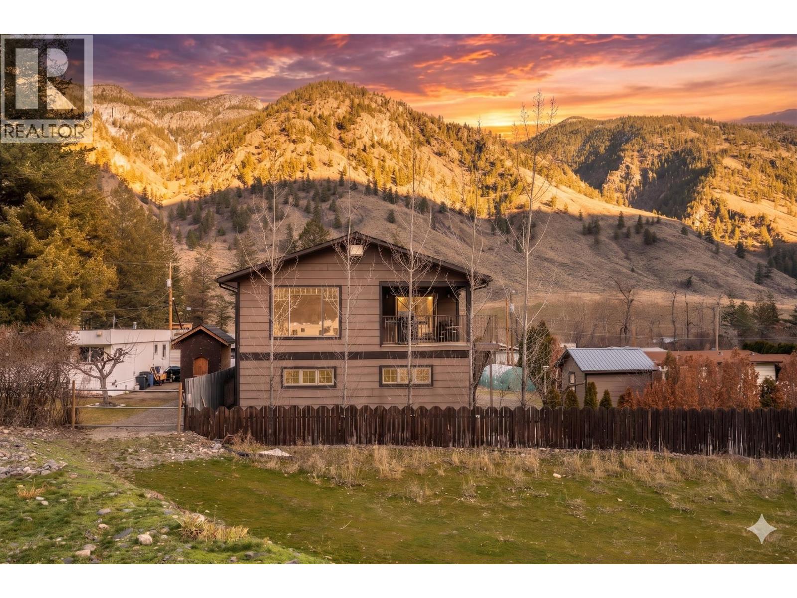  1436 MAIN Street, Keremeos