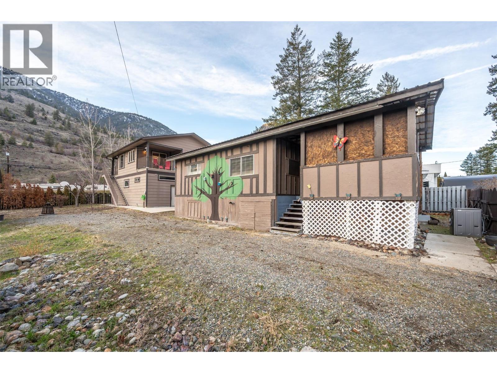  1436 MAIN Street, Keremeos