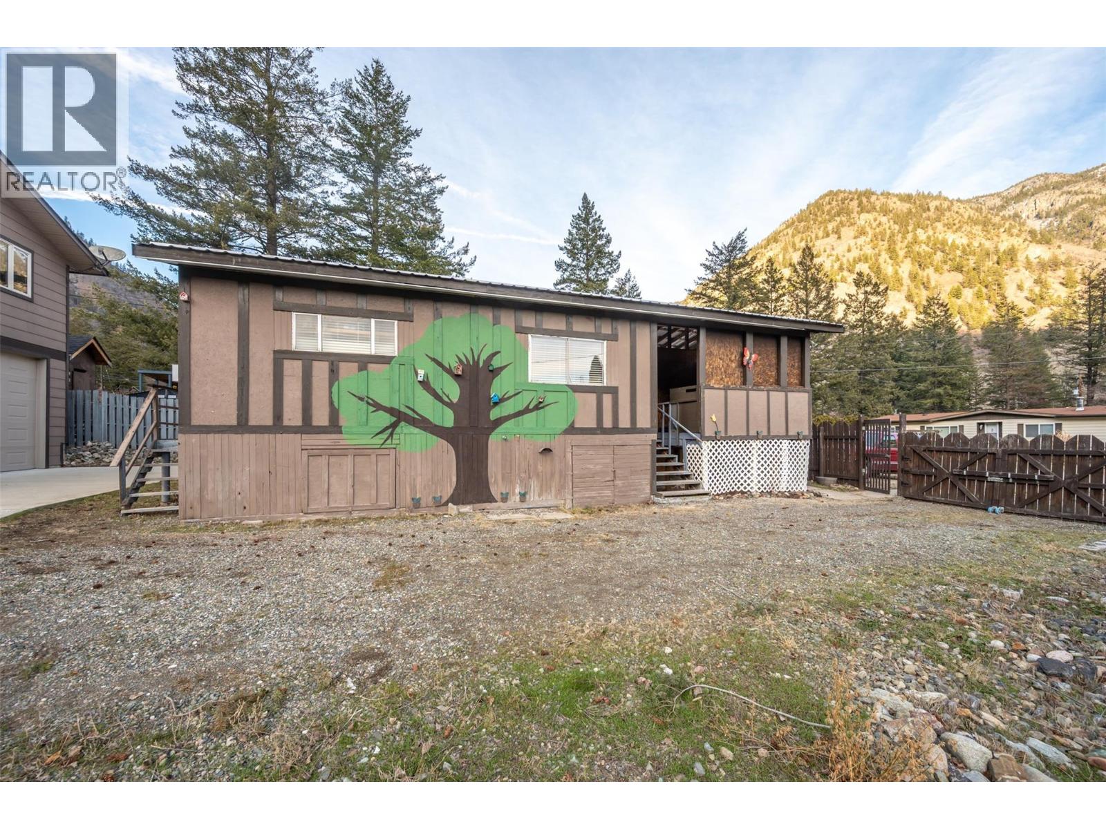  1436 MAIN Street, Keremeos