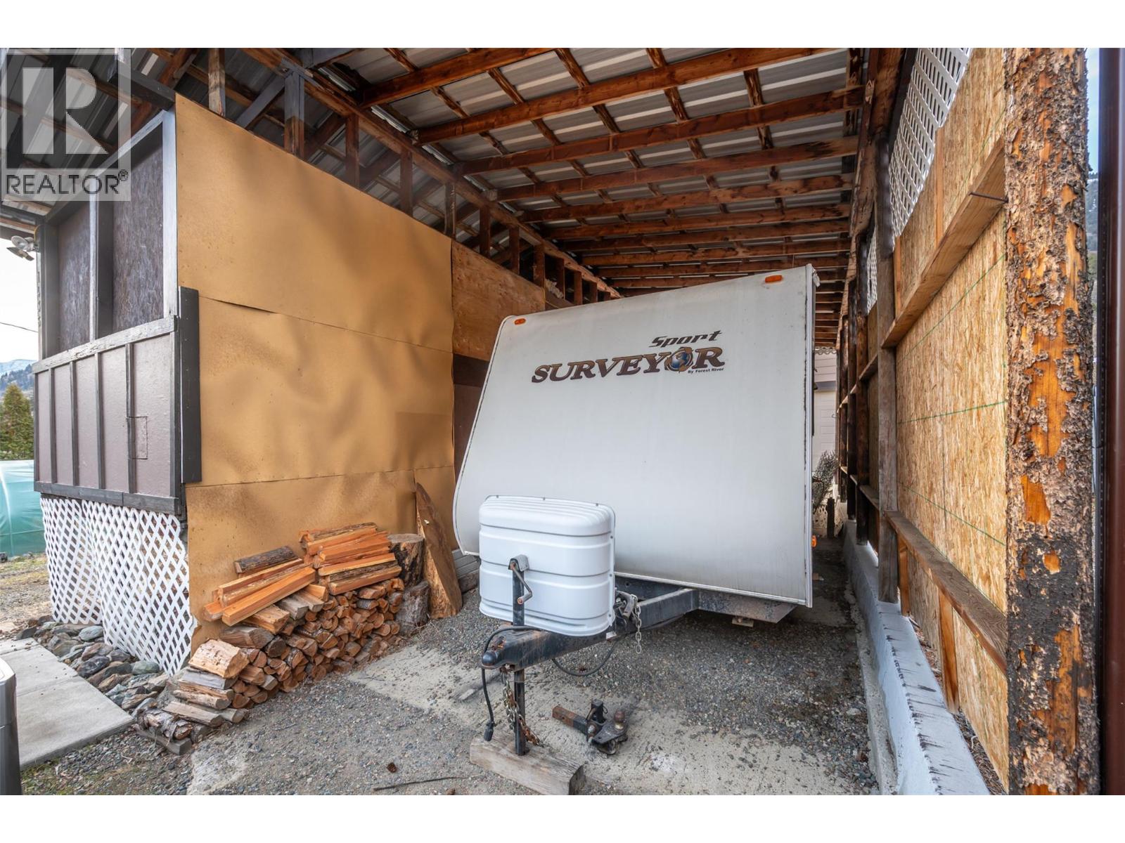  1436 MAIN Street, Keremeos