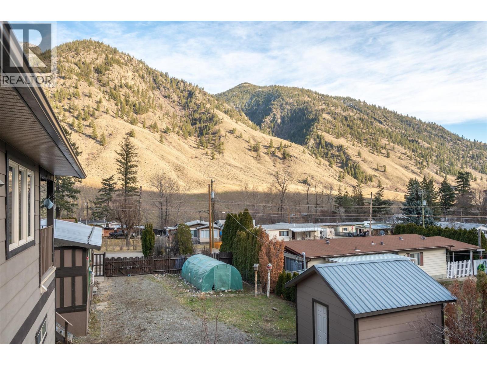  1436 MAIN Street, Keremeos