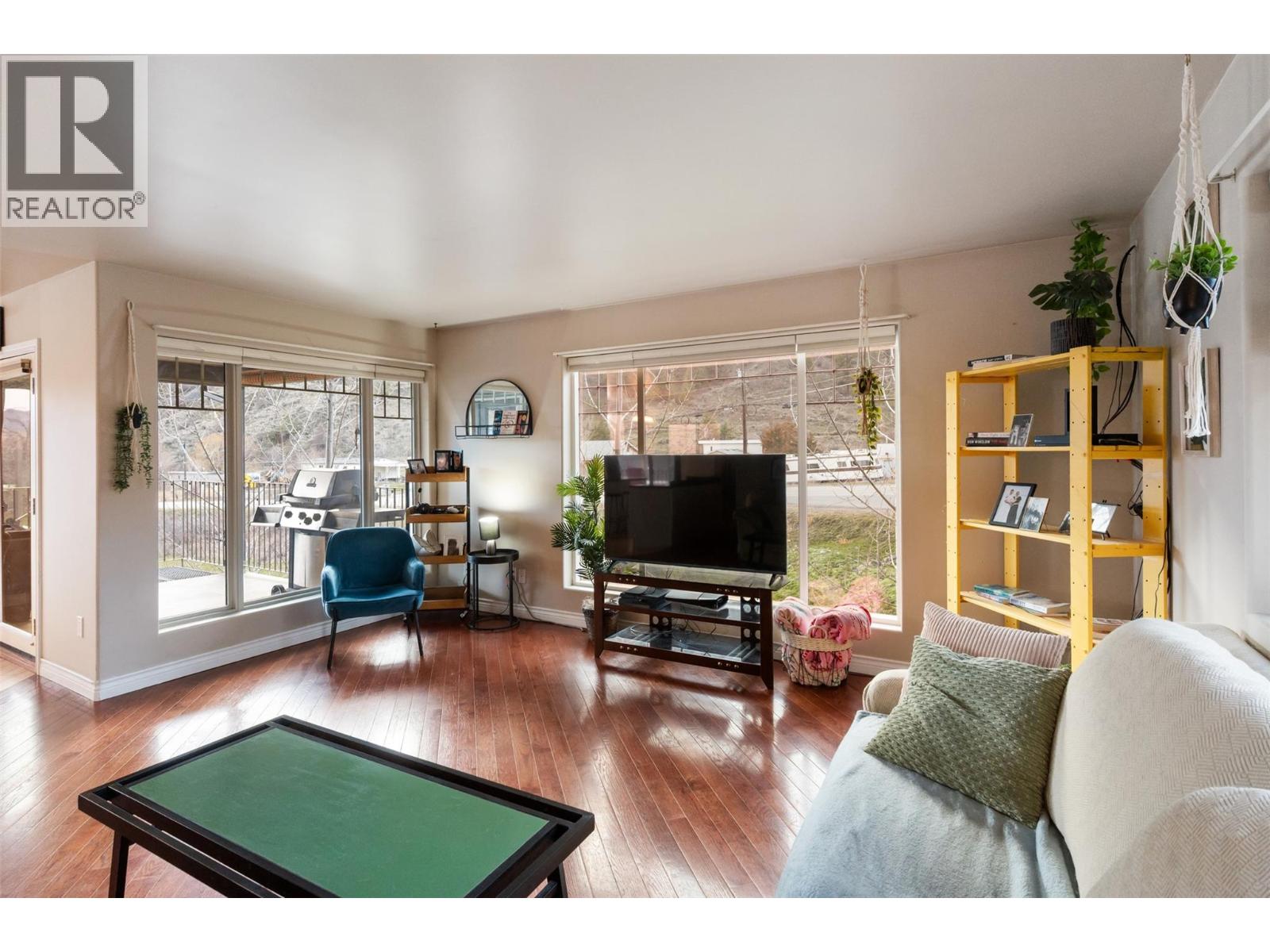  1436 MAIN Street, Keremeos