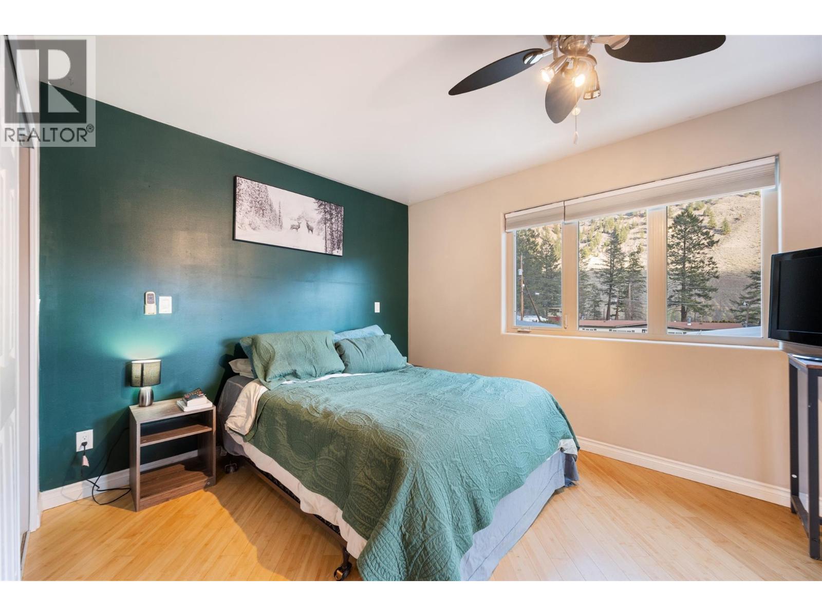  1436 MAIN Street, Keremeos