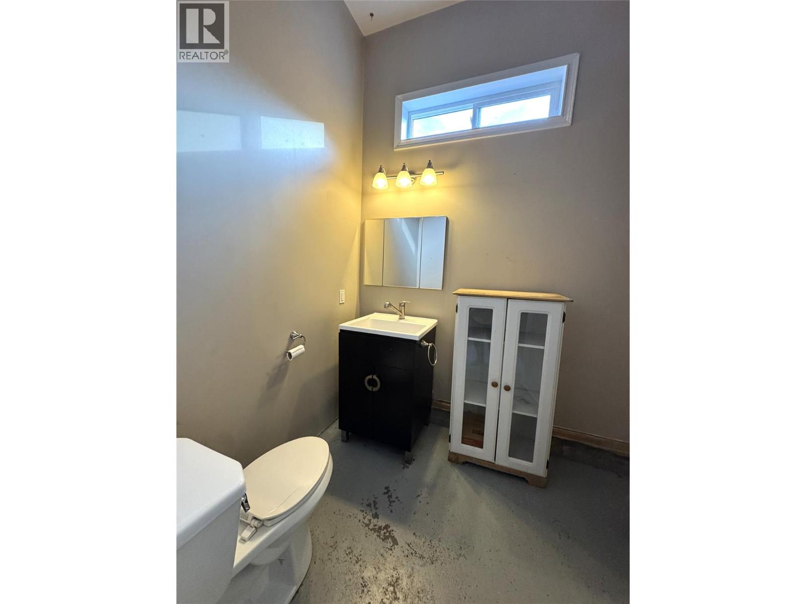  1436 MAIN Street, Keremeos