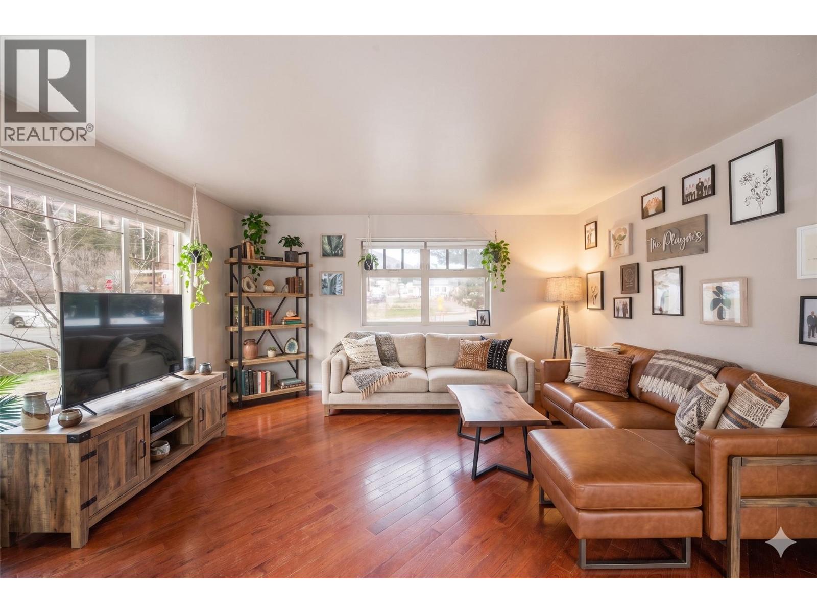  1436 MAIN Street, Keremeos