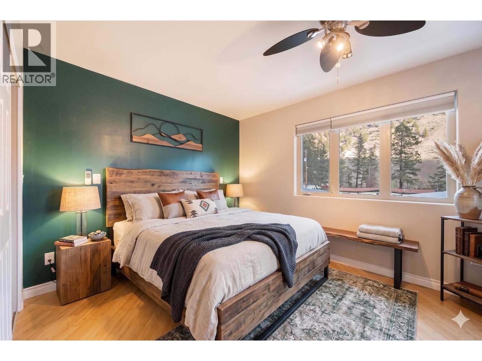  1436 MAIN Street, Keremeos