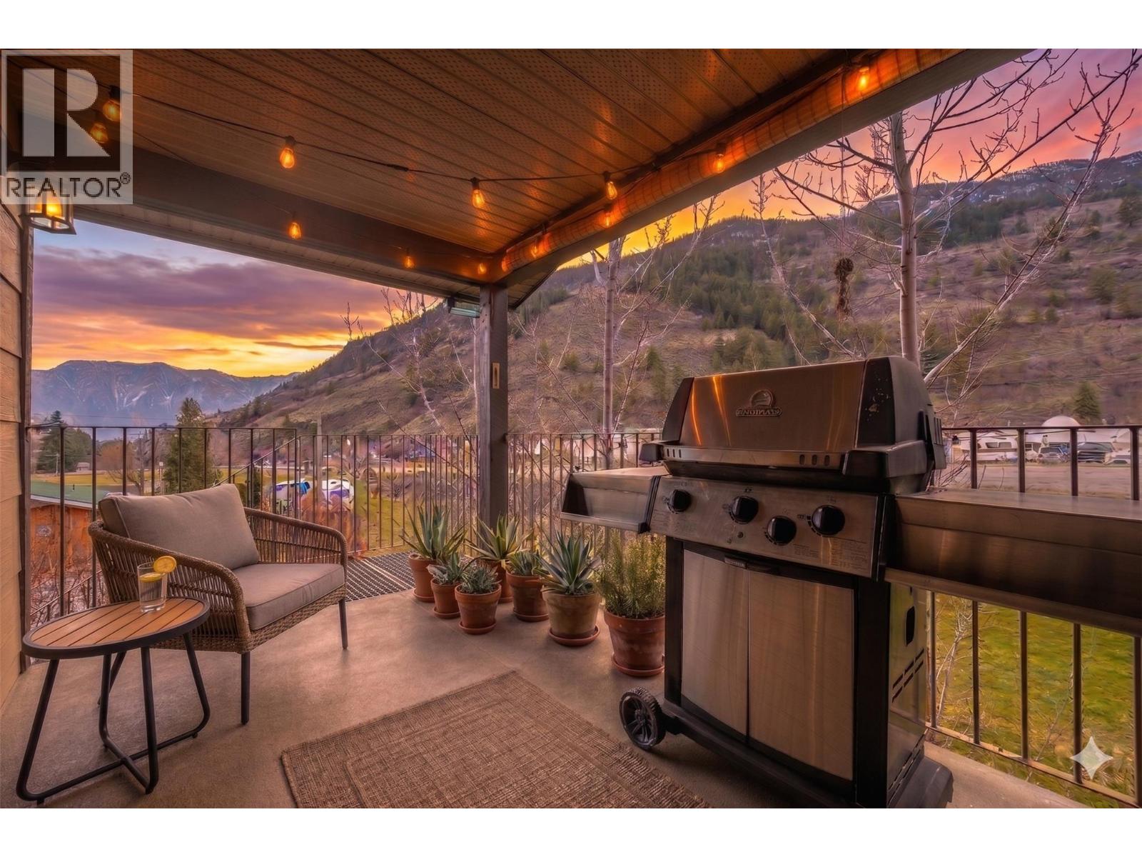  1436 MAIN Street, Keremeos