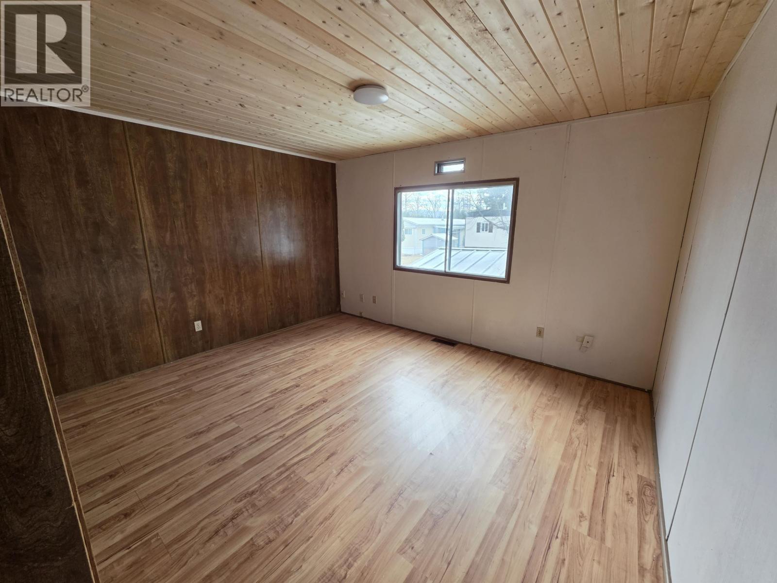 #21 654 NORTH FRASER DRIVE - 16