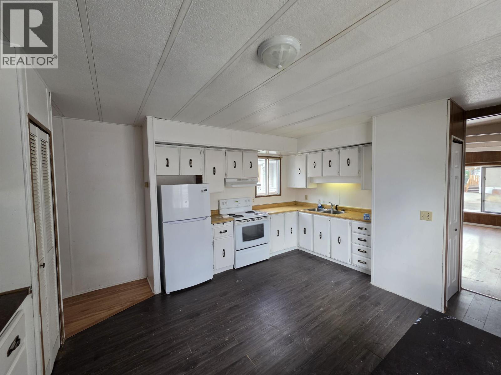 #21 654 NORTH FRASER DRIVE - 8