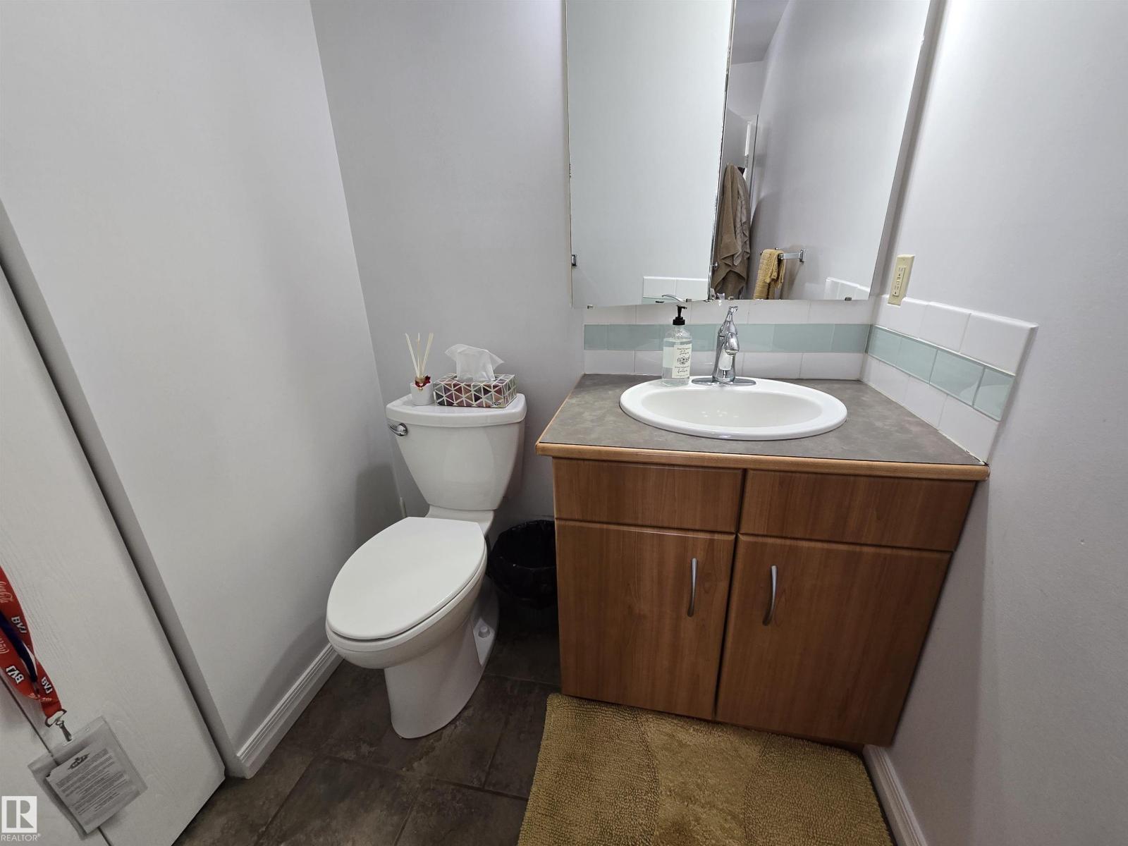 10282 87 ST NW - 28