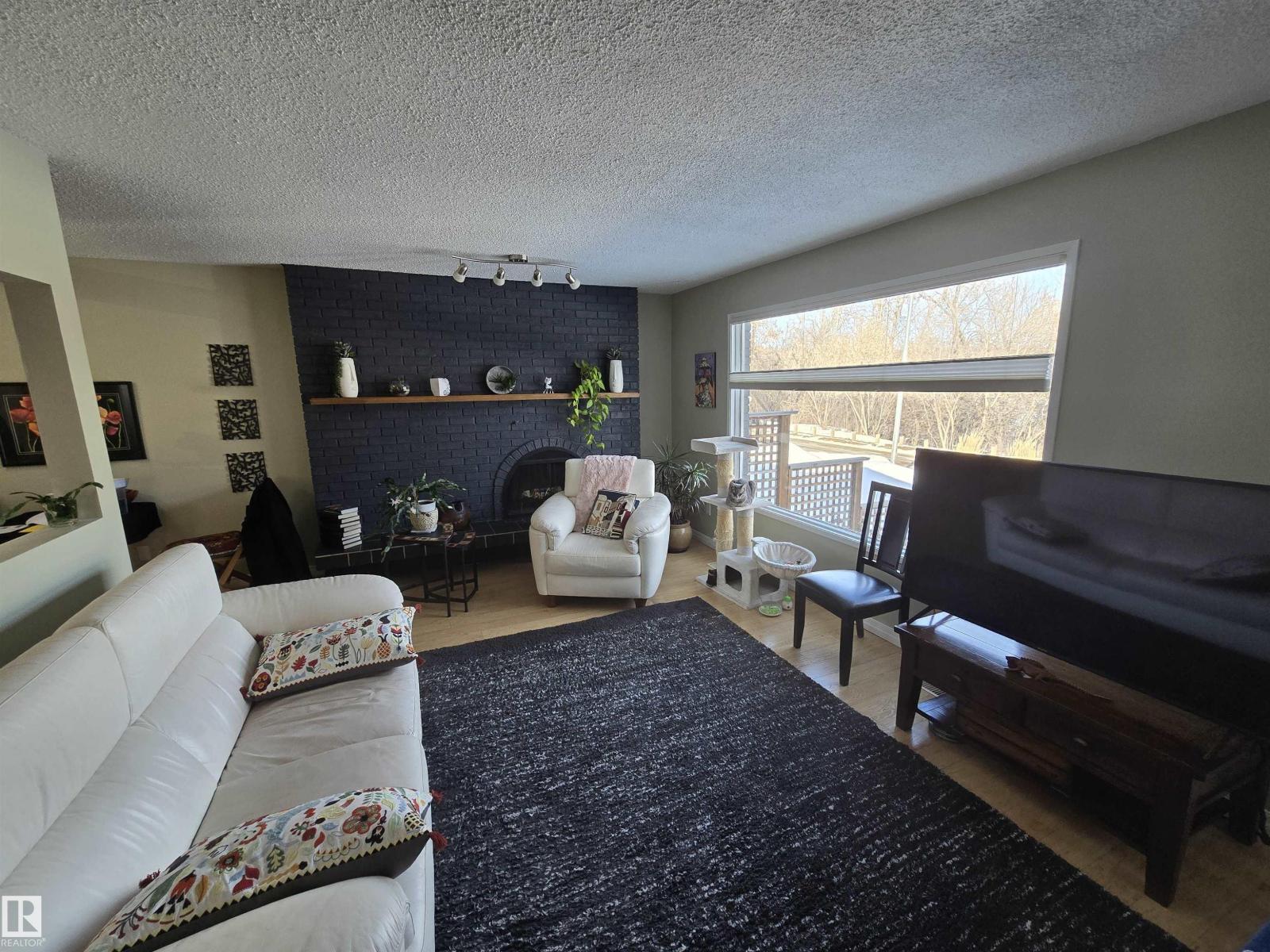 10282 87 ST NW - 14