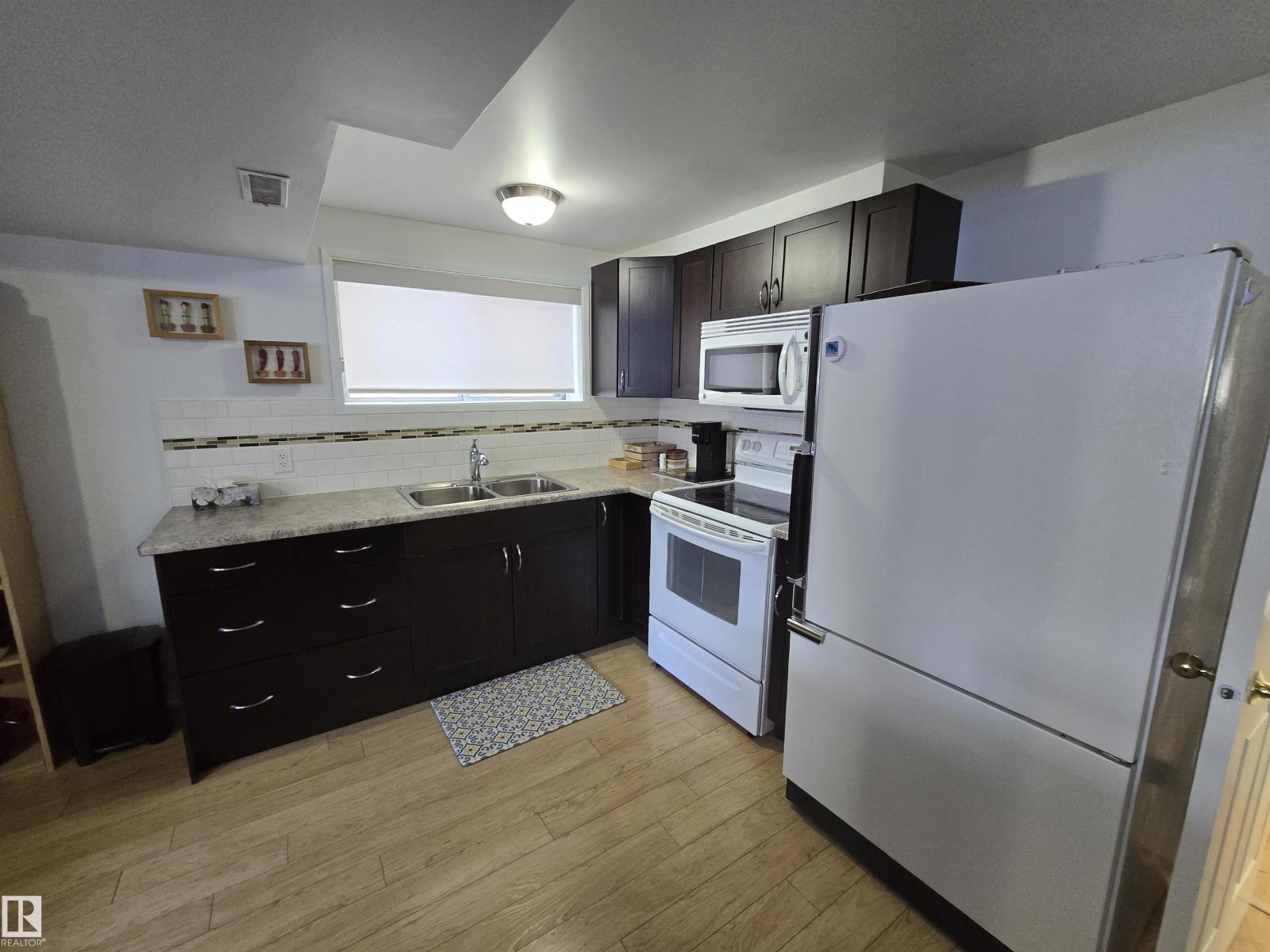 10282 87 ST NW - 35