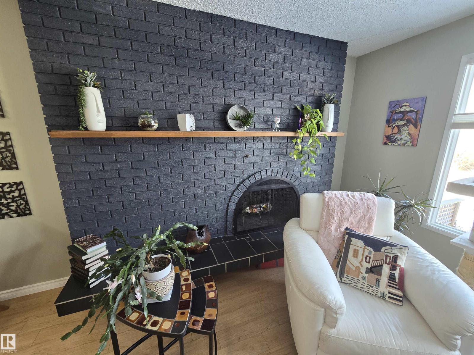 10282 87 ST NW - 16