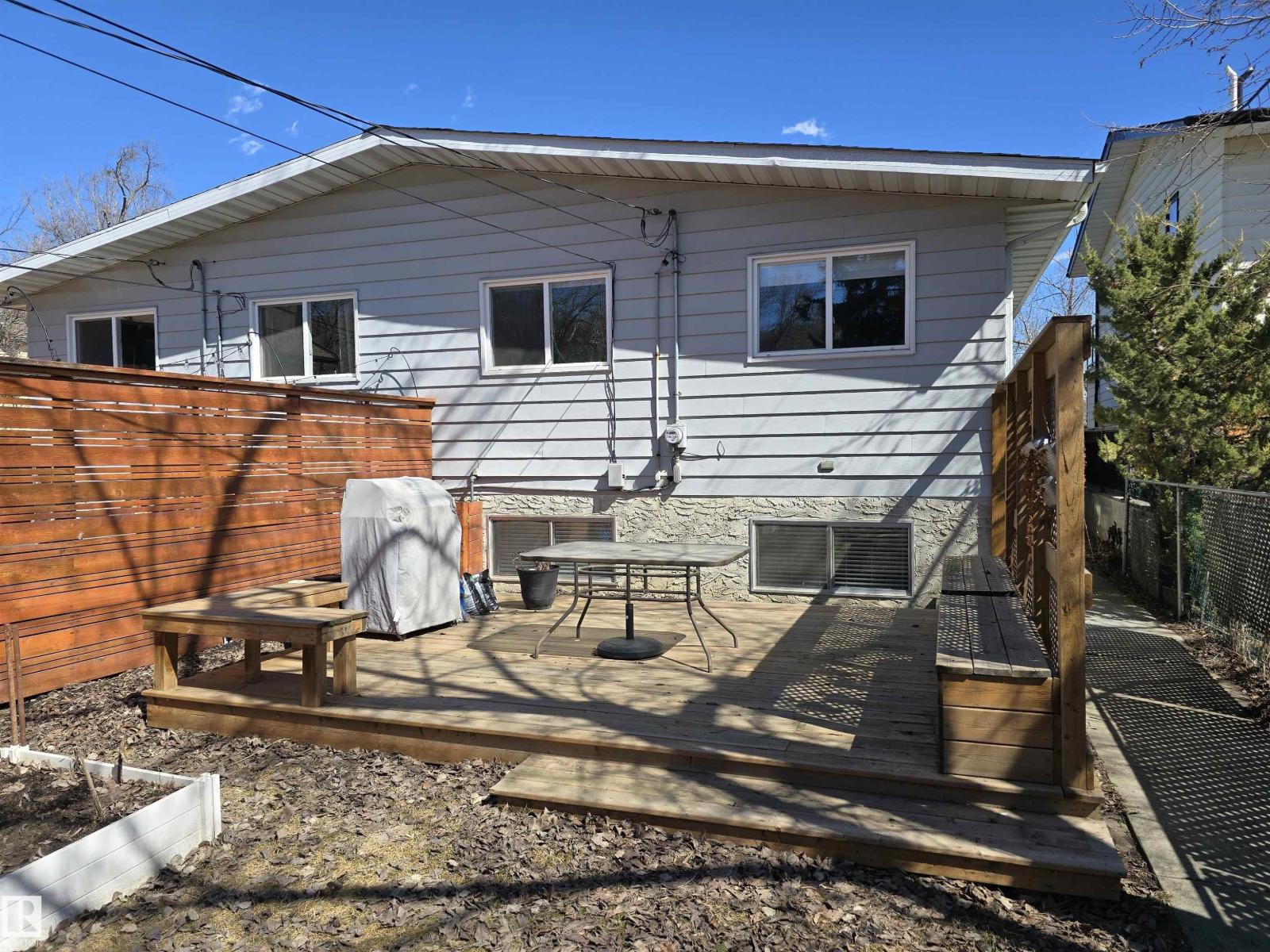 10282 87 ST NW - 45