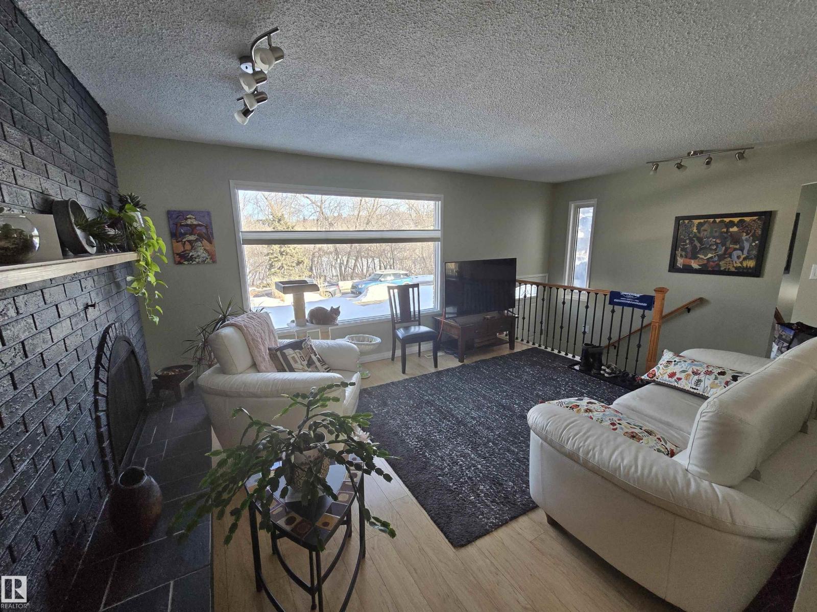 10282 87 ST NW - 15