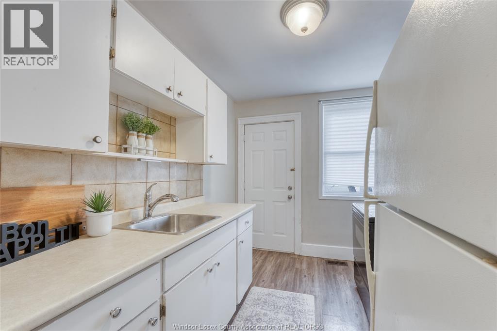 1422 WYANDOTTE STREET West - 14