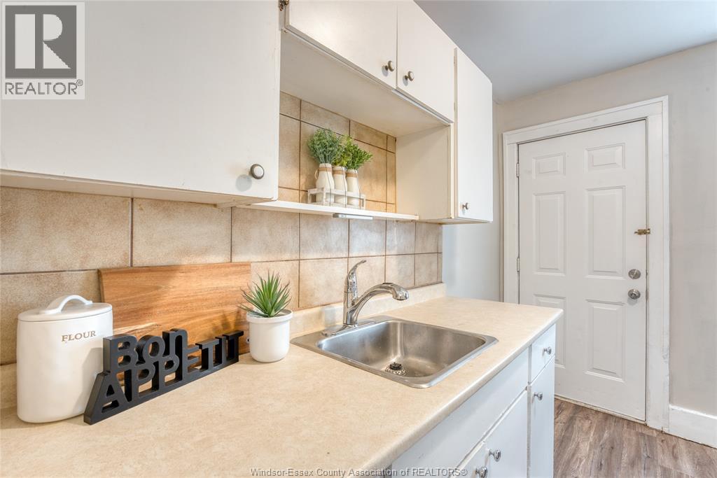 1422 WYANDOTTE STREET West - 16